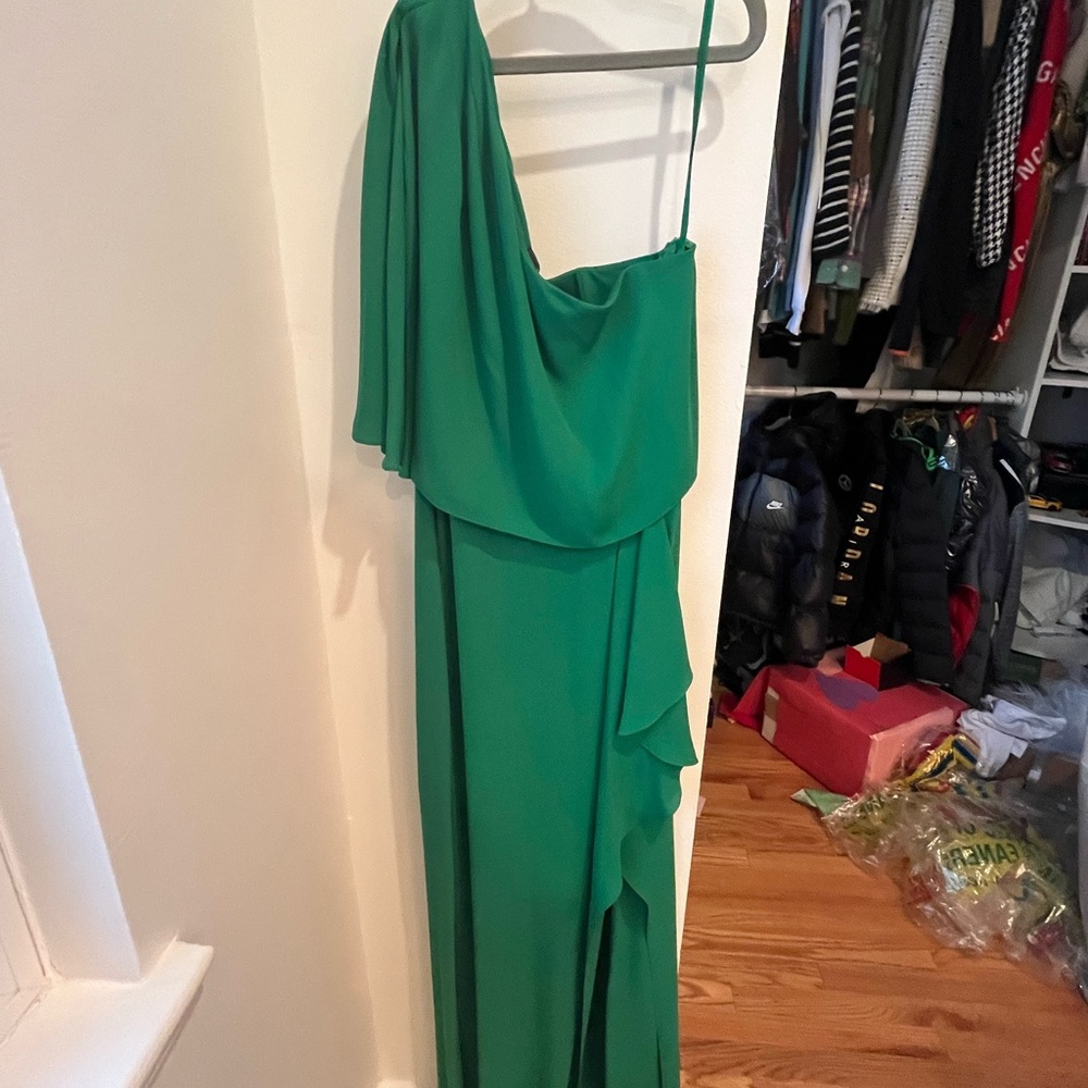 Elegant Green One-Shoulder Dress